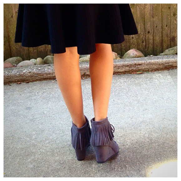 ❗SOLD OUT❗ Fringe Suede Wedge Boot TieUp Bootie - Picture 4 of 4