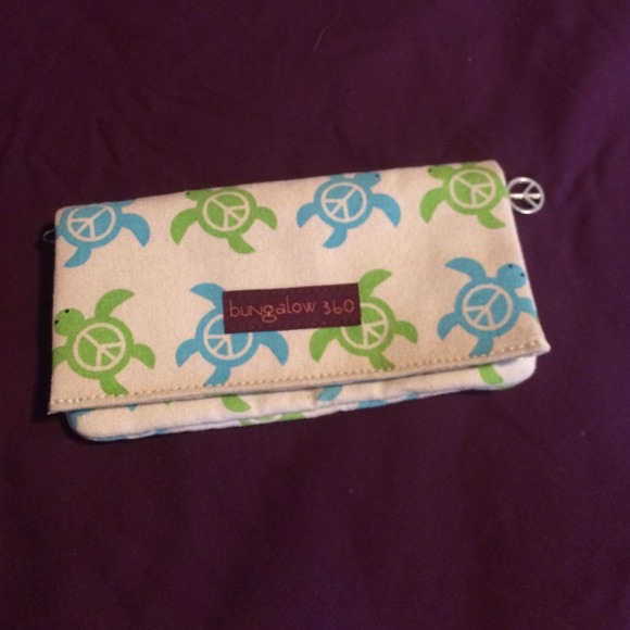 bungalow 360 Canvas Wallet