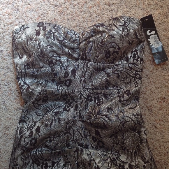 Black and silver strapless lace dress. Size 1/2 - Picture 3 of 4