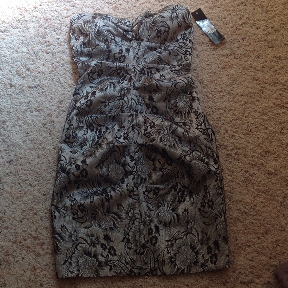 Black and silver strapless lace dress. Size 1/2 - Picture 4 of 4