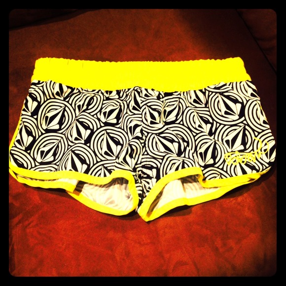 CUTE Volcom Board Shorts - size medium