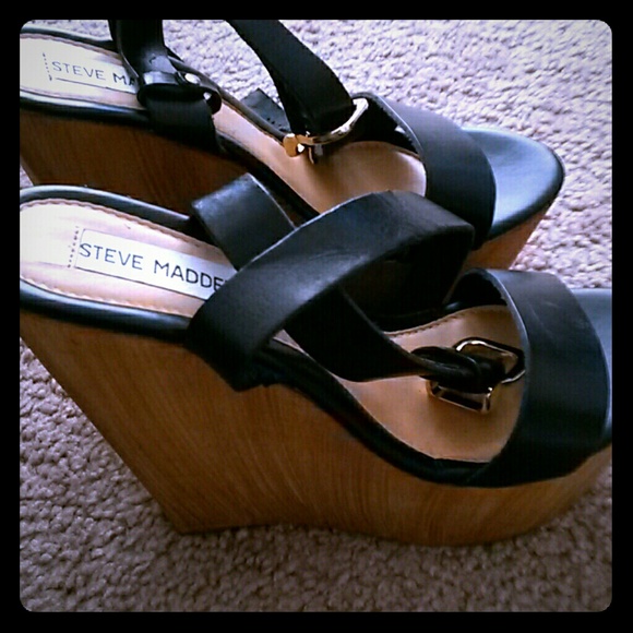 🔴Sold on Vinted. Steve Madden Wooden Wedges🔴