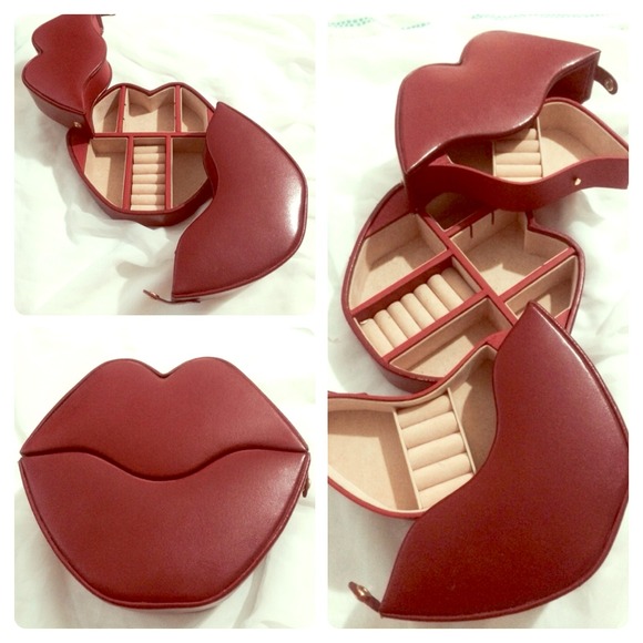 Beautiful kisses lip  accessory box