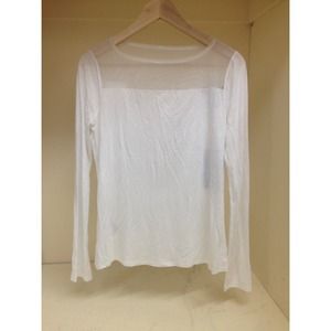 ⚠️SOLD⚠️White Long Sleeve BCBG shirt