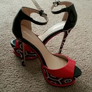 🔴Sold on Vinted🔴Shoe dazzle Black & Red heels
