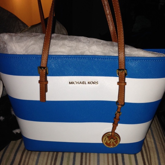 Sold locally Authentic michael kors purse - Picture 1 of 4