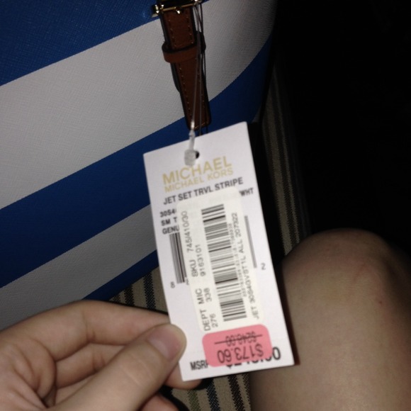 Sold locally Authentic michael kors purse - Picture 2 of 4