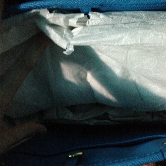 Sold locally Authentic michael kors purse - Picture 3 of 4