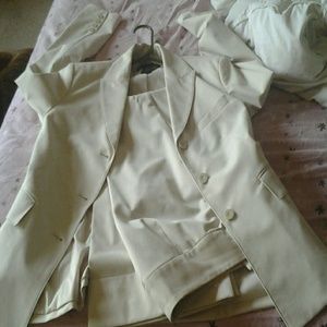 Limited pant suit