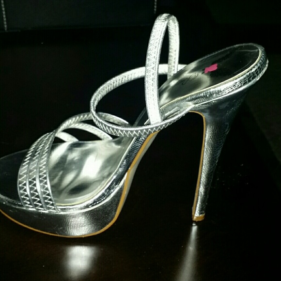 Silver platform shoe
