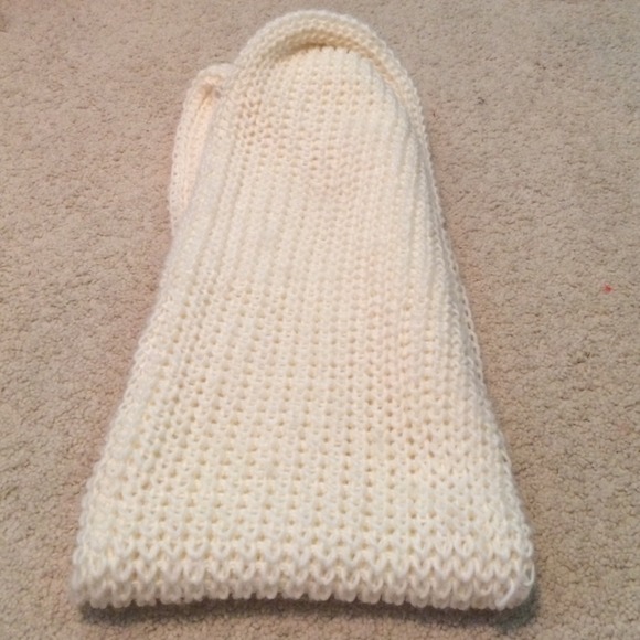 Forever 21 thick cream colored scarf