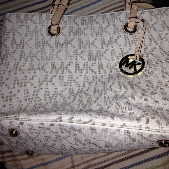 Michael kors purses and wallets - Picture 3 of 4