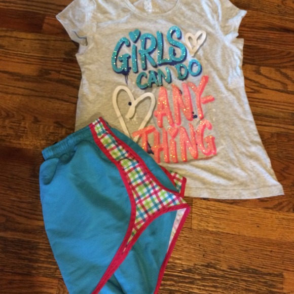 Bundle: shorts and tee - Picture 1 of 1