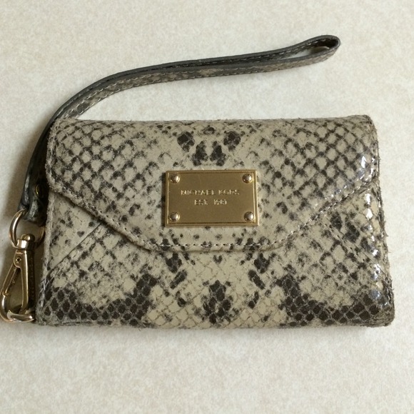 Michael Kors iPhone wallet
