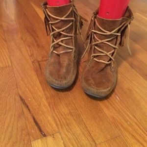 Minnetonka fringe boots