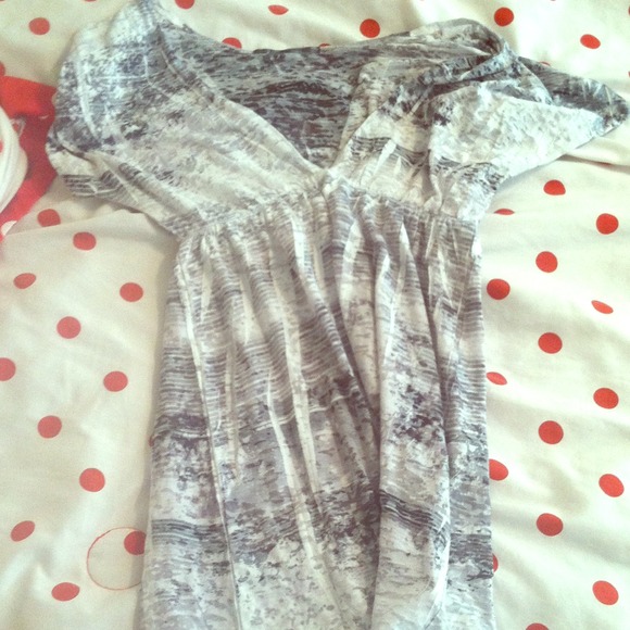 Long gray and white slim fit t shirt top