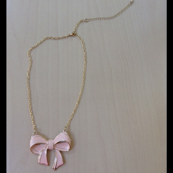Jewelry - Pink bow necklace