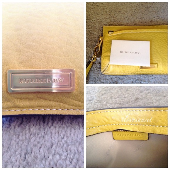 ❗️Bundled❗️{Burberry} Mallinson Wristlet - Picture 4 of 4