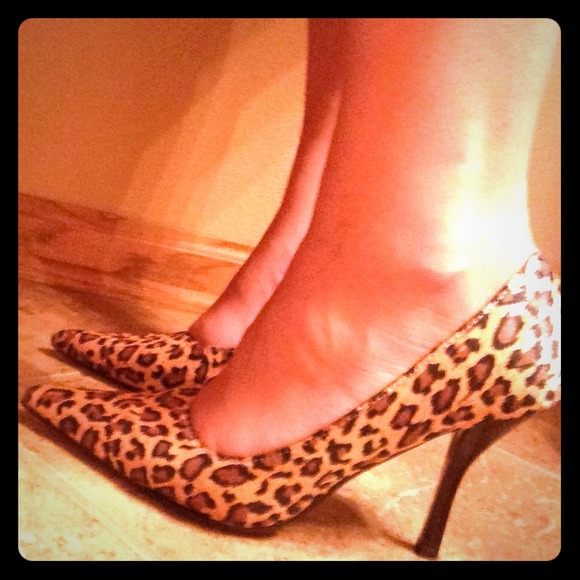 Pointed cheetah print heels