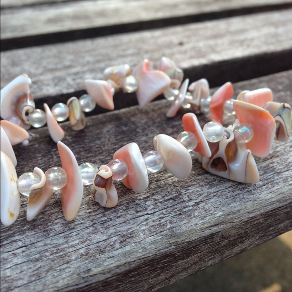 Shell Bracelet - Picture 3 of 3