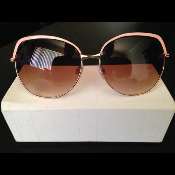 🚫SOLD🚫Sunglasses - Picture 2 of 4