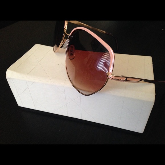 🚫SOLD🚫Sunglasses - Picture 3 of 4