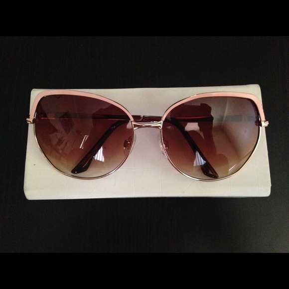 🚫SOLD🚫Sunglasses - Picture 4 of 4