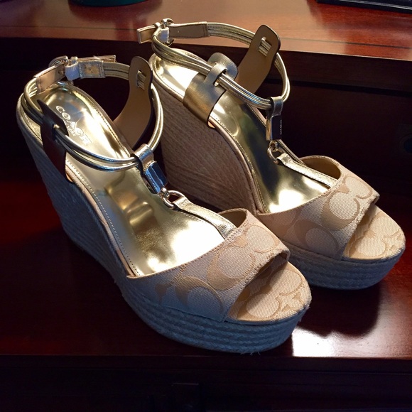Coach Shoes - NWT Coach Leah Ivory Light Khaki Platform 9.5