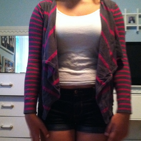 sweater - Picture 2 of 3