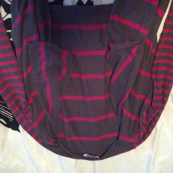 sweater - Picture 3 of 3
