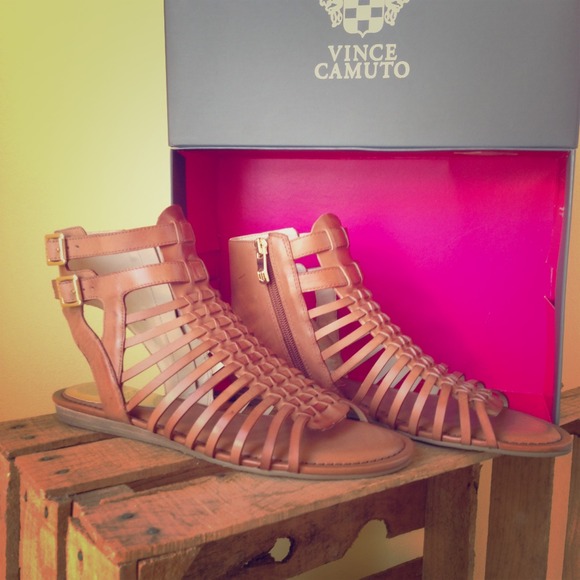Vince Camuto Shoes - NWT Vince Camuto Kensil Fudge Sandal 9M