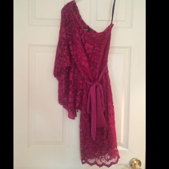 One sleeve short dress!