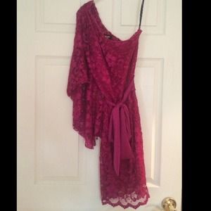 One sleeve short dress!