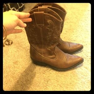 ***sold*** Brown cowboy boots size 7