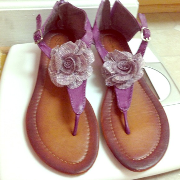 Sandals - Picture 1 of 2