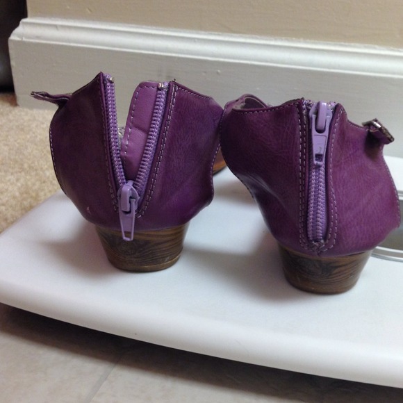 Sandals - Picture 2 of 2