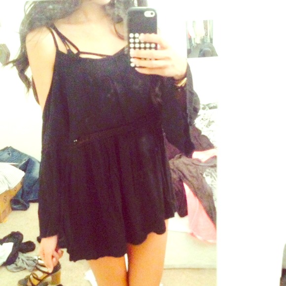 Cold shoulder dress HOLD