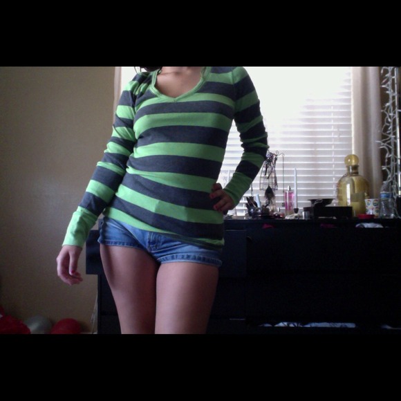 Gray and green long sleeve v neck