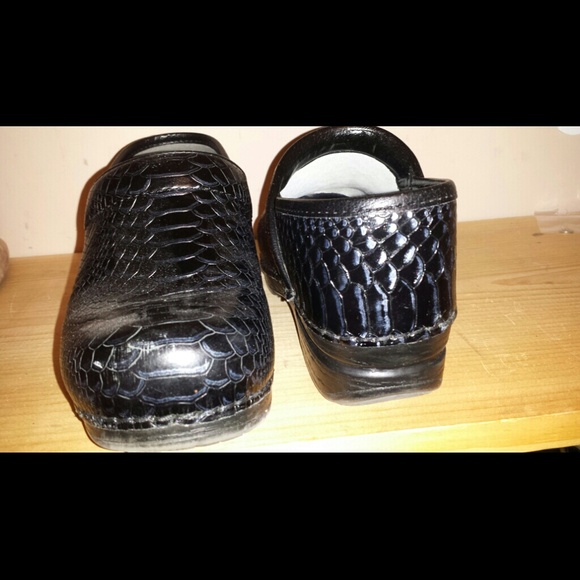 SOLD.     Dansko size 38 (8.5) clogs - Picture 1 of 4