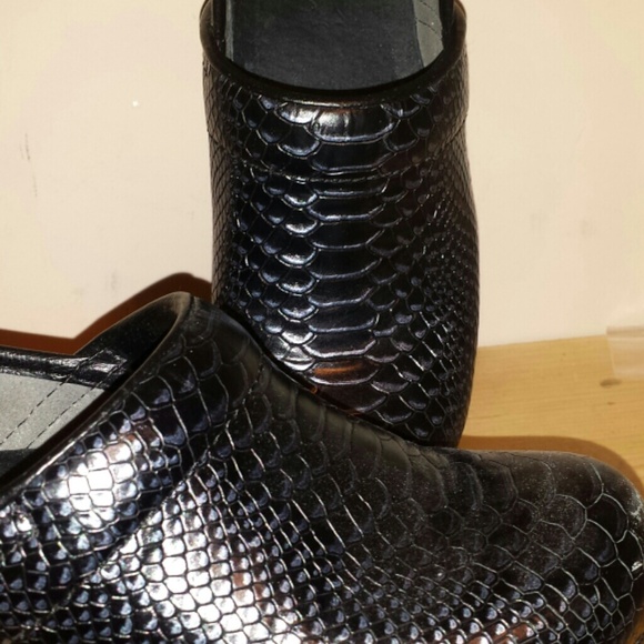 SOLD.     Dansko size 38 (8.5) clogs - Picture 2 of 4