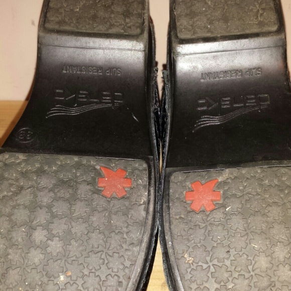 SOLD.     Dansko size 38 (8.5) clogs - Picture 3 of 4