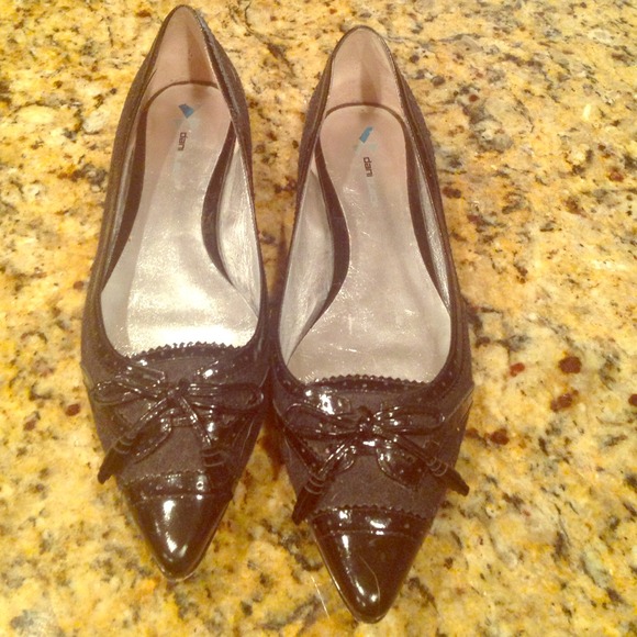 Daniblack flats with front design