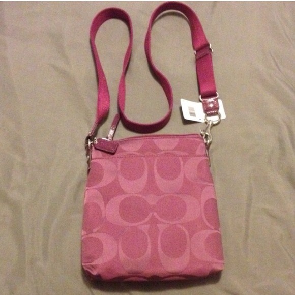 Coach cross body purse in Berry - Picture 3 of 3