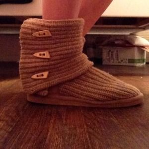 Bear paw boots! Ugg like