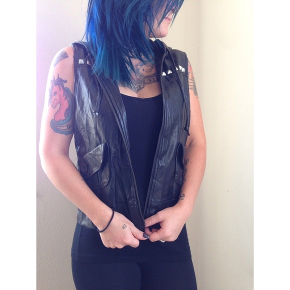 Studded Hello Kitty Vest - Picture 2 of 3