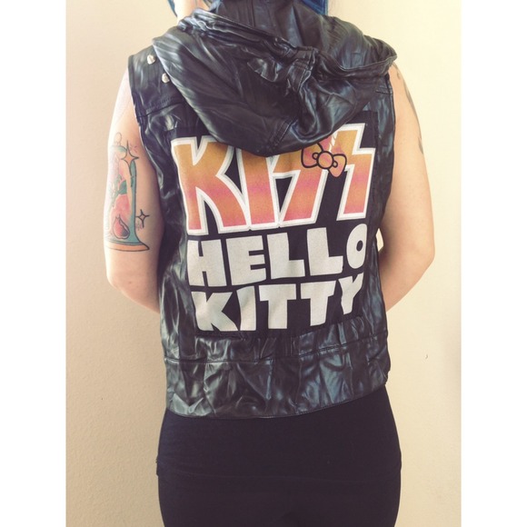 Studded Hello Kitty Vest - Picture 3 of 3