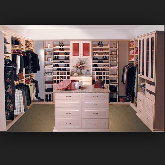 Welcome to my closet!!