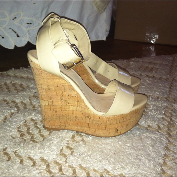 Aldo patent nude wedges