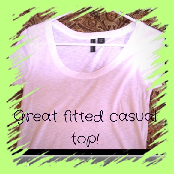 Brand new never worn!  Cynthia Rowley white tee.