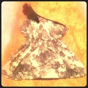 Cute floral dress top!